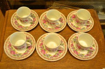 (n-545) Kaunid tassid- taldrikud 2