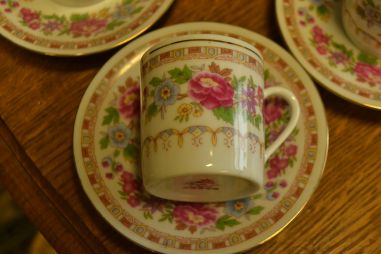 (n-545) Kaunid tassid- taldrikud