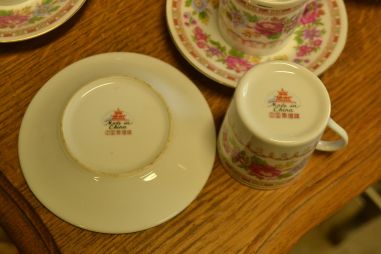 (n-545) Kaunid tassid- taldrikud