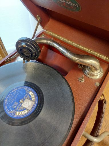 (10-428) Vana kohvergrammofon PARLOPHONE