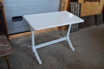 (10-522/2) Vana valge  pubilaud