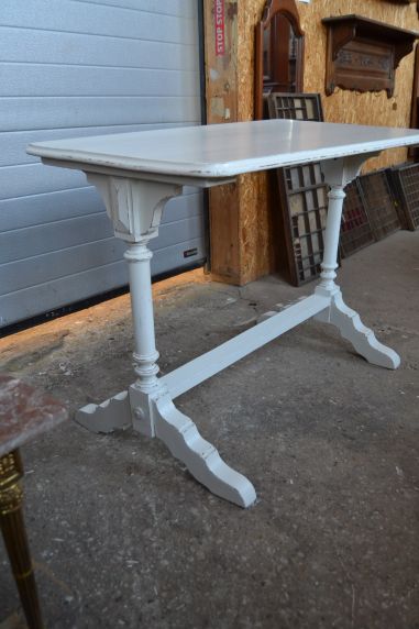 (10-522/2) Vana valge  pubilaud