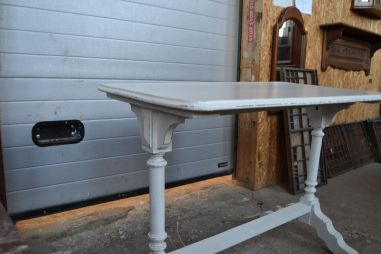 (10-522/2) Vana valge  pubilaud