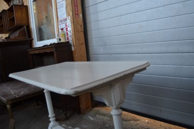 (10-522/2) Vana valge  pubilaud