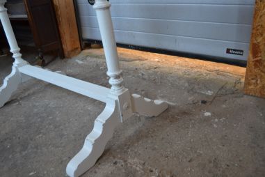 (10-522/2) Vana valge  pubilaud