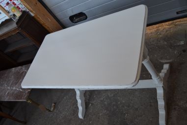 (10-522/2) Vana valge  pubilaud