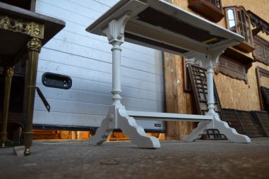 (10-522/2) Vana valge  pubilaud