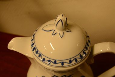 (n-3316) Kahla Zwiebelmuster kann