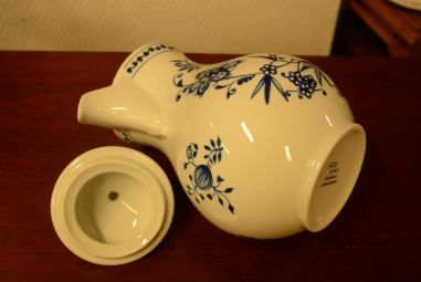 (n-3316) Kahla Zwiebelmuster kann