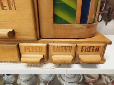 (10-119) Vana maitseianekapp