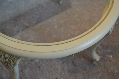 (10-941) Ümar hele klaasiga laud