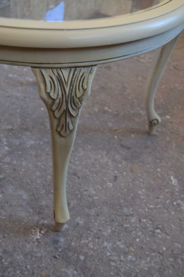 (10-941) Ümar hele klaasiga laud