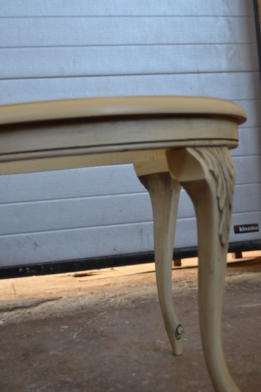 (10-941) Ümar hele klaasiga laud