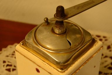 (n-3644)  Vana kohviveski