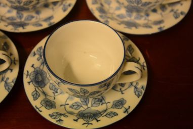 (n-3759/1) Lillelised tassid-taldrikud, 4tk