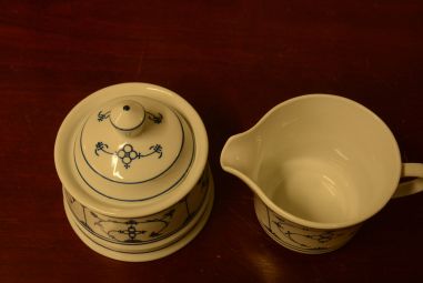 (n-3782/4) Mandarin õlelillemustriga koorekann ja suhkrutoos