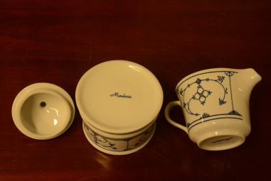 (n-3782/4) Mandarin õlelillemustriga koorekann ja suhkrutoos