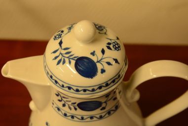 (n-3842/5) Kahla, Zwiebelmuster, sibulamustriga kann