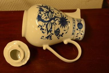 (n-3842/5) Kahla, Zwiebelmuster, sibulamustriga kann