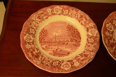 (n-3844) Palissy Pottery Staffordshire "Eton College", praetaldrikud, 2tk
