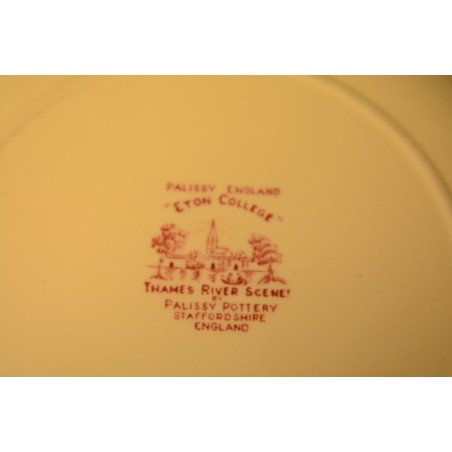 (n-3844) Palissy Pottery Staffordshire "Eton College", praetaldrikud, 2tk