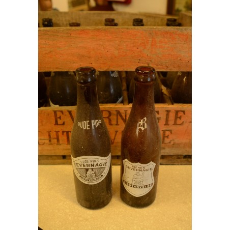 (11-802/2) Vana kast pudelitega