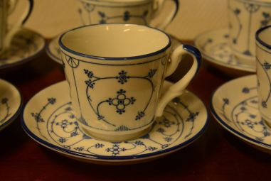 (n-3906/5) Õlelillemustriga kohvitassid-taldrikud, 6tk