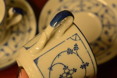 (n-3906/5) Õlelillemustriga kohvitassid-taldrikud, 6tk