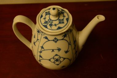 (n-3910) Bavaria Winterling  õlelillemustriga kann