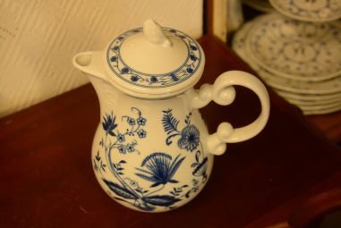 (n-3958/1) Wellco Krefeld Porzellan, sibulamustriline kann