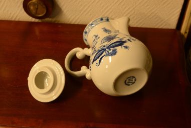 (n-3958/1) Wellco Krefeld Porzellan, sibulamustriline kann