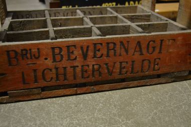 (11-383/1) Vana õllekast