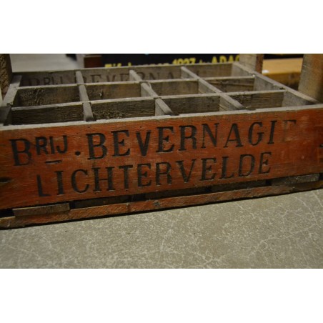 (11-383/1) Vana õllekast