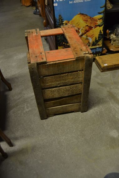 (11-383/1) Vana õllekast