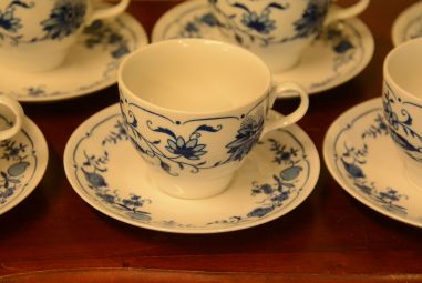 (n-3987/2) Jlmenau, Echt Kobalt, sibulamustriga kohvitassid-taldrikud, 6tk