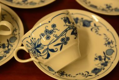 (n-3987/2) Jlmenau, Echt Kobalt, sibulamustriga kohvitassid-taldrikud, 6tk