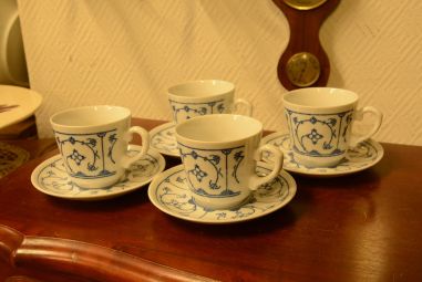 (n-4048/5) Kahla Original Blau Saks õlelillemustriga kohvitassid-taldrikud, 4tk