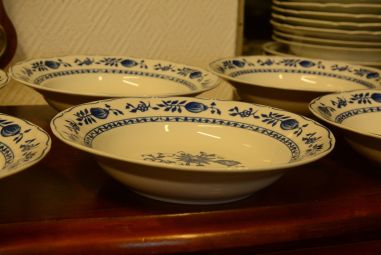 (n-4087) MG porzellan sibulamustrilised supi-pastataldrikud, 6tk