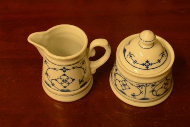 (n-4103/6) Winterling, Indischblau, õlelillemustriga koorekann ja suhkrutoos