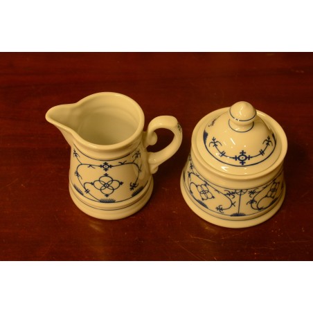 (n-4103/6) Winterling, Indischblau, õlelillemustriga koorekann ja suhkrutoos (n-4103/6) Winterling, Indischblau, õlelillemustriga koorekann ja suhkrutoos