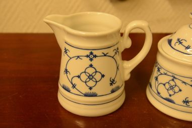 (n-4103/6) Winterling, Indischblau, õlelillemustriga koorekann ja suhkrutoos