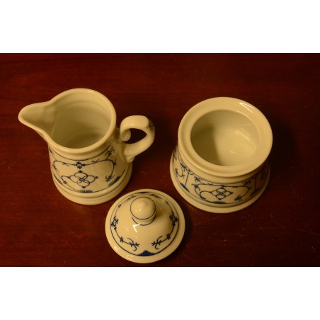 (n-4103/6) Winterling, Indischblau, õlelillemustriga koorekann ja suhkrutoos (n-4103/6) Winterling, Indischblau, õlelillemustriga koorekann ja suhkrutoos