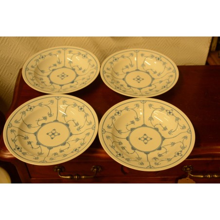 (n-4124/1)  Jäger Eisenberg Original Blau Saks, õlelillemustriga supi-pastataldrikud, 4tk