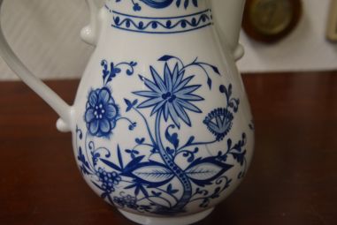 (n-4134) Kahla sibulamustriga kann