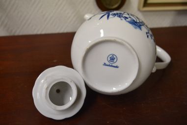 (n-4134) Kahla sibulamustriga kann