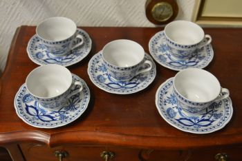 (n-4138) Kahla Triptis sibulamustriga kohvitassid- taldrikud, 5tk 2