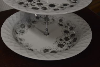 (n-4143) Thomas Porzellan, karikakardega korrusvaagen