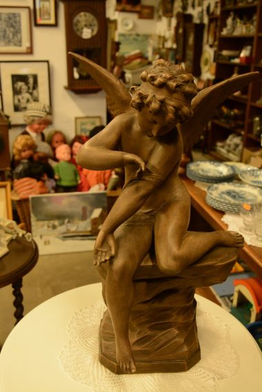 (7-579) Suur ingli kuju, signeeringuga