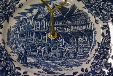 (n-4165) Royal  Tudor Ware, sangaga vaagen