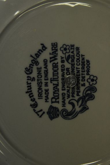 (n-4165) Royal  Tudor Ware, sangaga vaagen